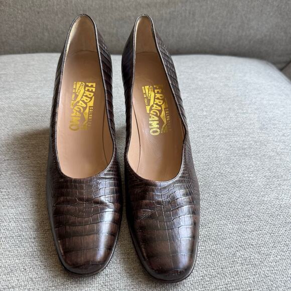 Salvatore Ferragamo Heels Embossed Leather Pumps Round Toes Brown Slip-on Sz A7 - Picture 4 of 13